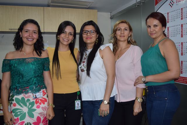 Alexandra Villareal, Jeniffer Campos, Mercy Enciso, Antonia Aguilar y Carolina Castro.